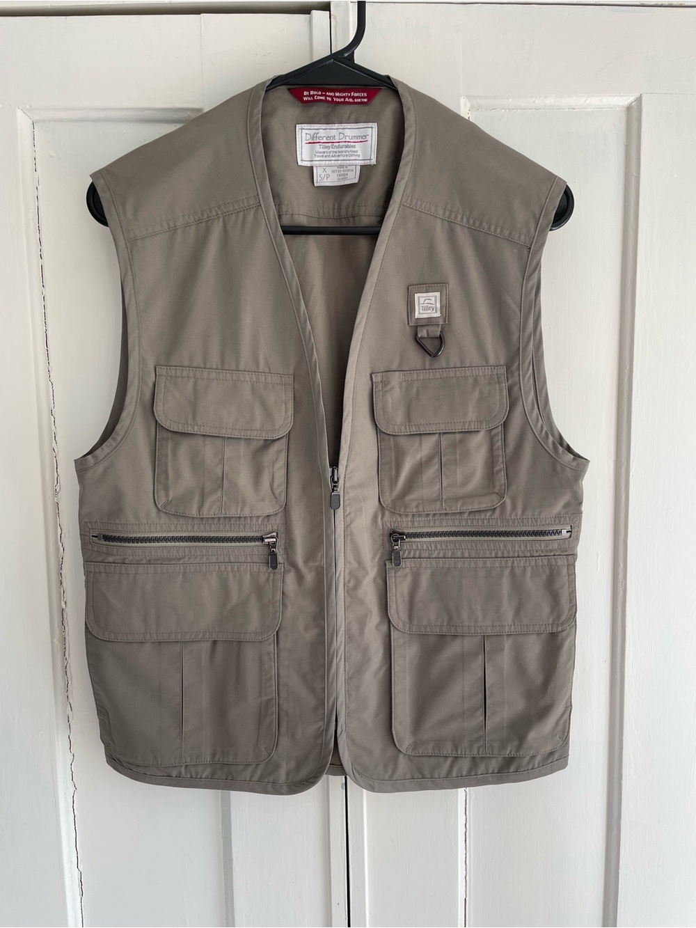 Tilley Endurables Different Drummer Travel Safari Utility Vest Beige Men's S/P